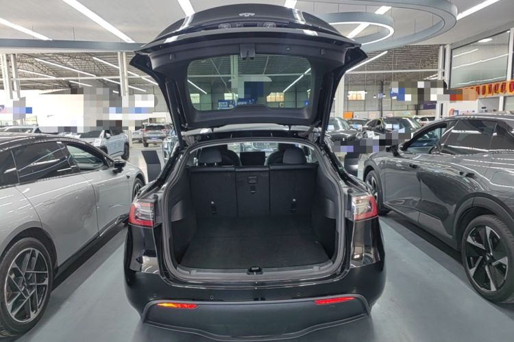 Used Tesla Model Y 2021 Standard Range Rear-Wheel Drive Version Trunk