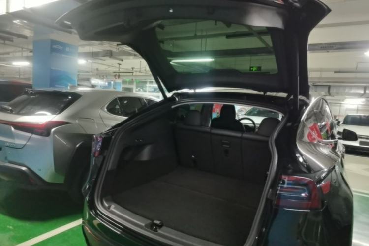Used Tesla Model Y 2021 Long-Range All-Wheel-Drive Version Trunk