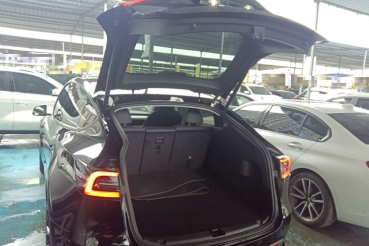 Used Tesla Model Y 2021 Standard Range Rear-Wheel Drive Version Trunk