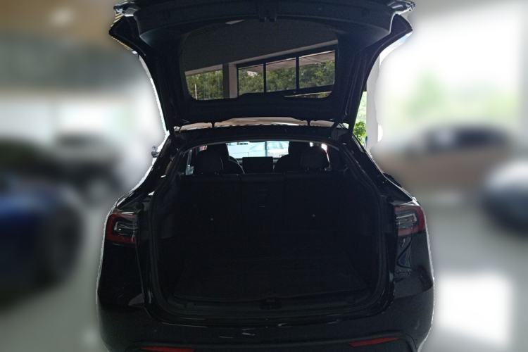 Used Tesla Model Y 2021 Standard Range Rear-Wheel Drive Version Trunk