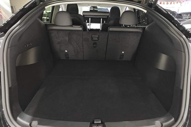 Used Tesla Model Y 2021 Standard Range Rear-Wheel Drive Version Trunk
