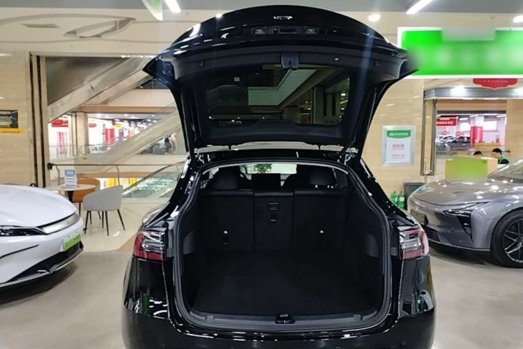 Used Tesla Model Y 2021 Standard Range Rear-Wheel Drive Version Trunk
