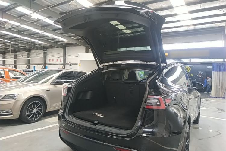 Used Tesla Model Y 2021 Standard Range Rear-Wheel Drive Version Trunk