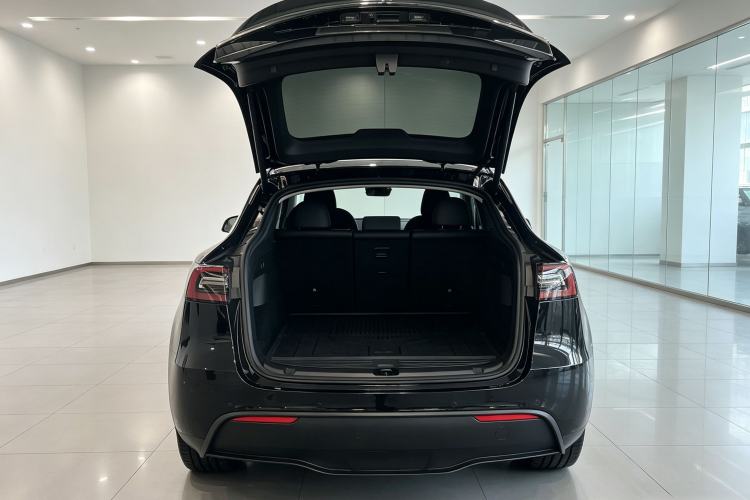 Used Tesla Model Y 2021 Standard Range Rear-Wheel Drive Version Trunk