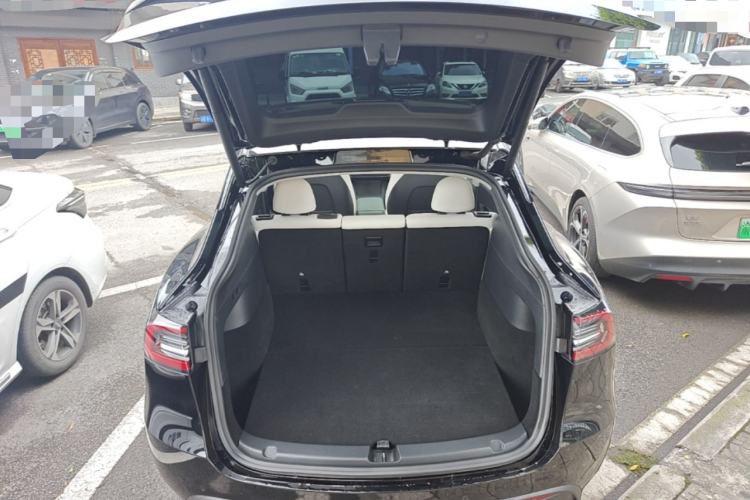 Used Tesla Model Y 2021 Standard Range Rear-Wheel Drive Version Trunk