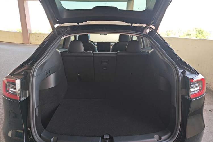 Used Tesla Model Y 2021 Standard Range Rear-Wheel Drive Version Trunk