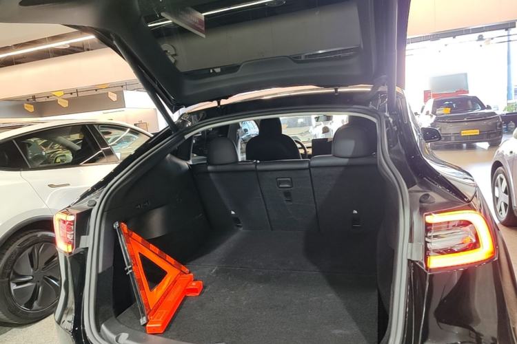 Used Tesla Model Y 2021 Long-Range All-Wheel-Drive Version Trunk
