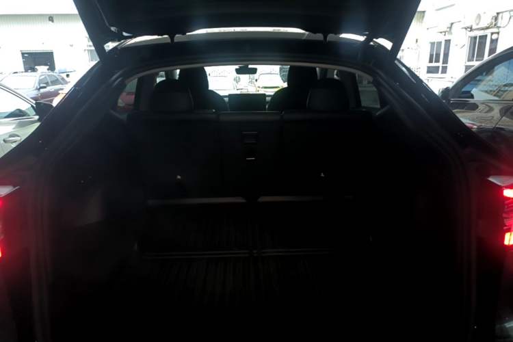 Used Tesla Model Y 2021 Standard Range Rear-Wheel Drive Version Trunk