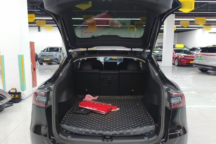 Used Tesla Model Y 2021 Standard Range Rear-Wheel Drive Version Trunk