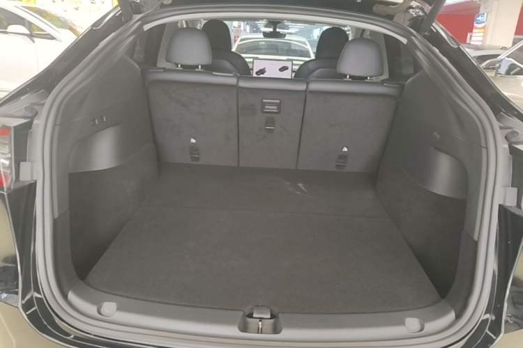 Used Tesla Model Y 2021 Standard Range Rear-Wheel Drive Version Trunk