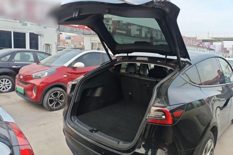 Used Tesla Model Y 2021 Standard Range Rear-Wheel Drive Version Trunk