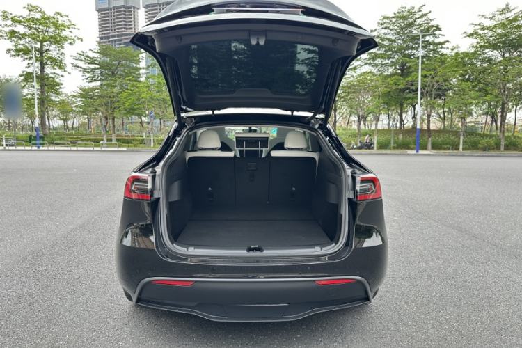 Used Tesla Model Y 2021 Standard Range Rear-Wheel Drive Version Trunk