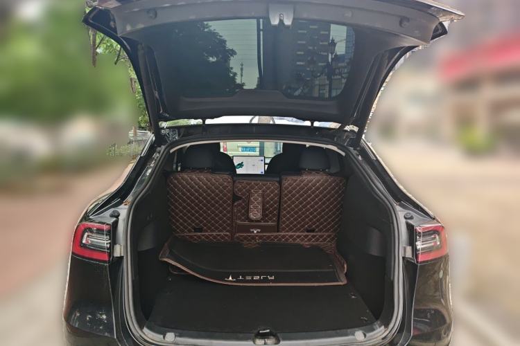 Used Tesla Model Y 2021 Long-Range All-Wheel-Drive Version Trunk
