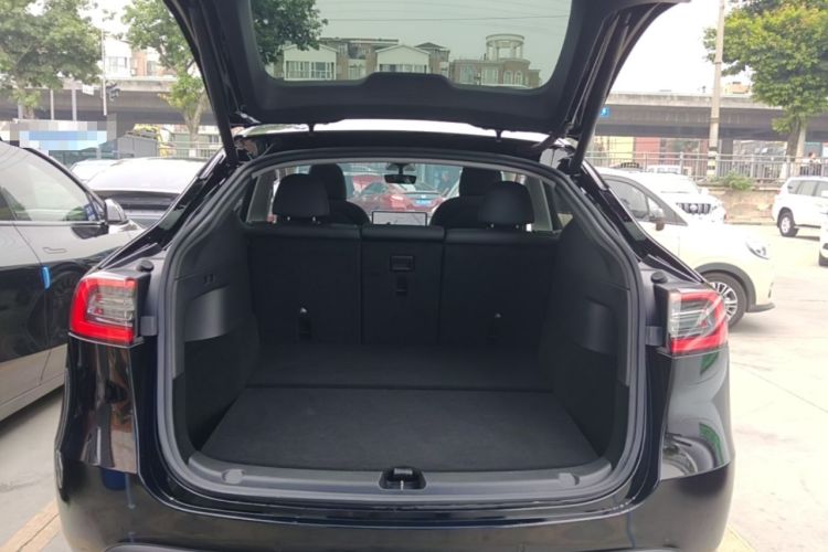 Used Tesla Model Y 2021 Long-Range All-Wheel-Drive Version 3D7 Trunk
