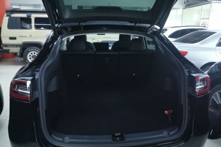 Used Tesla Model Y 2021 Long-Range All-Wheel-Drive Version 3D7 Trunk