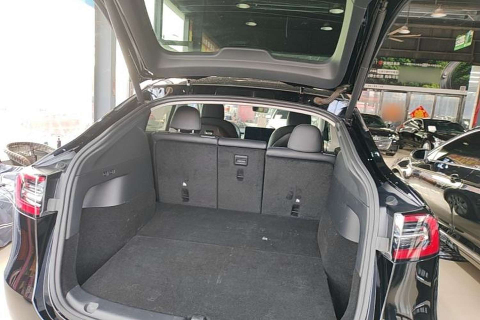 Used Tesla Model Y 2021 Standard Range Rear-Wheel Drive Version Trunk