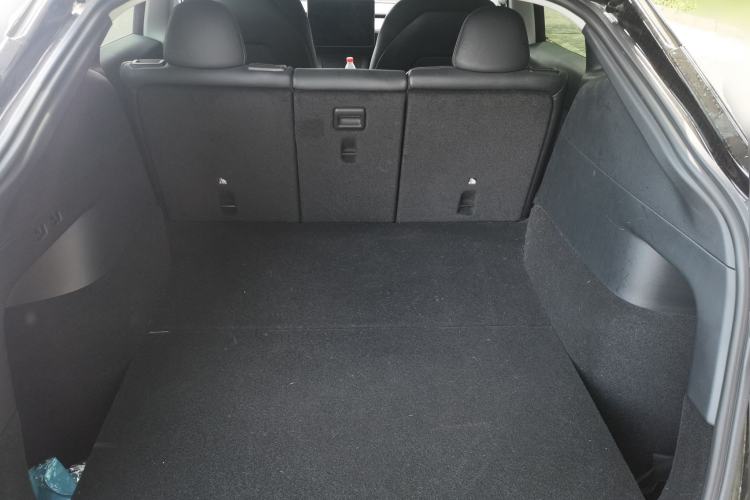 Used Tesla Model Y 2021 Standard Range Rear-Wheel Drive Version Trunk