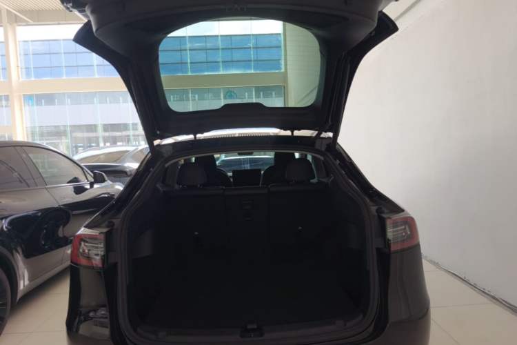 Used Tesla Model Y 2021 Standard Range Rear-Wheel Drive Version Trunk