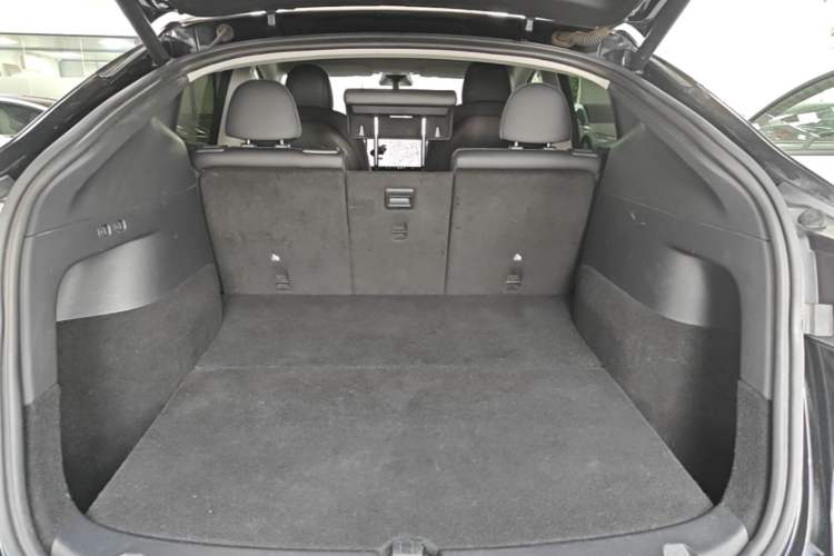 Used Tesla Model Y 2021 Long-Range All-Wheel-Drive Version Trunk
