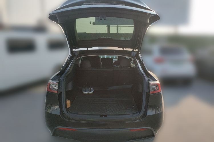 Used Tesla Model Y 2021 Standard Range Rear-Wheel Drive Version Trunk