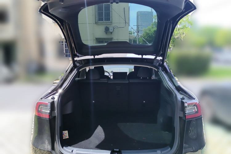 Used Tesla Model Y 2021 Standard Range Rear-Wheel Drive Version Trunk