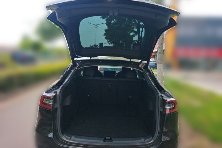 Used Tesla Model Y 2021 Standard Range Rear-Wheel Drive Version Trunk