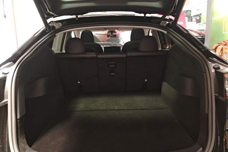 Used Tesla Model Y 2021 Long-Range All-Wheel-Drive Version Trunk