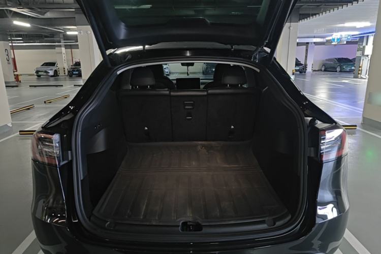 Used Tesla Model Y 2021 Standard Range Rear-Wheel Drive Version Trunk