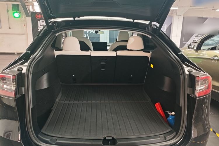 Used Tesla Model Y 2021 Standard Range Rear-Wheel Drive Version Trunk