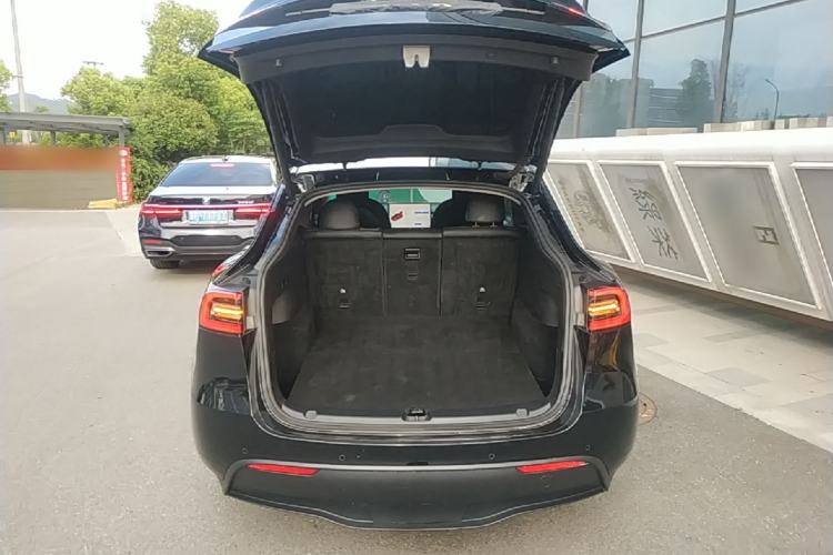 Used Tesla Model Y 2021 Standard Range Rear-Wheel Drive Version Trunk