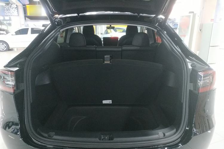 Used Tesla Model Y 2021 Standard Range Rear-Wheel Drive Version Trunk