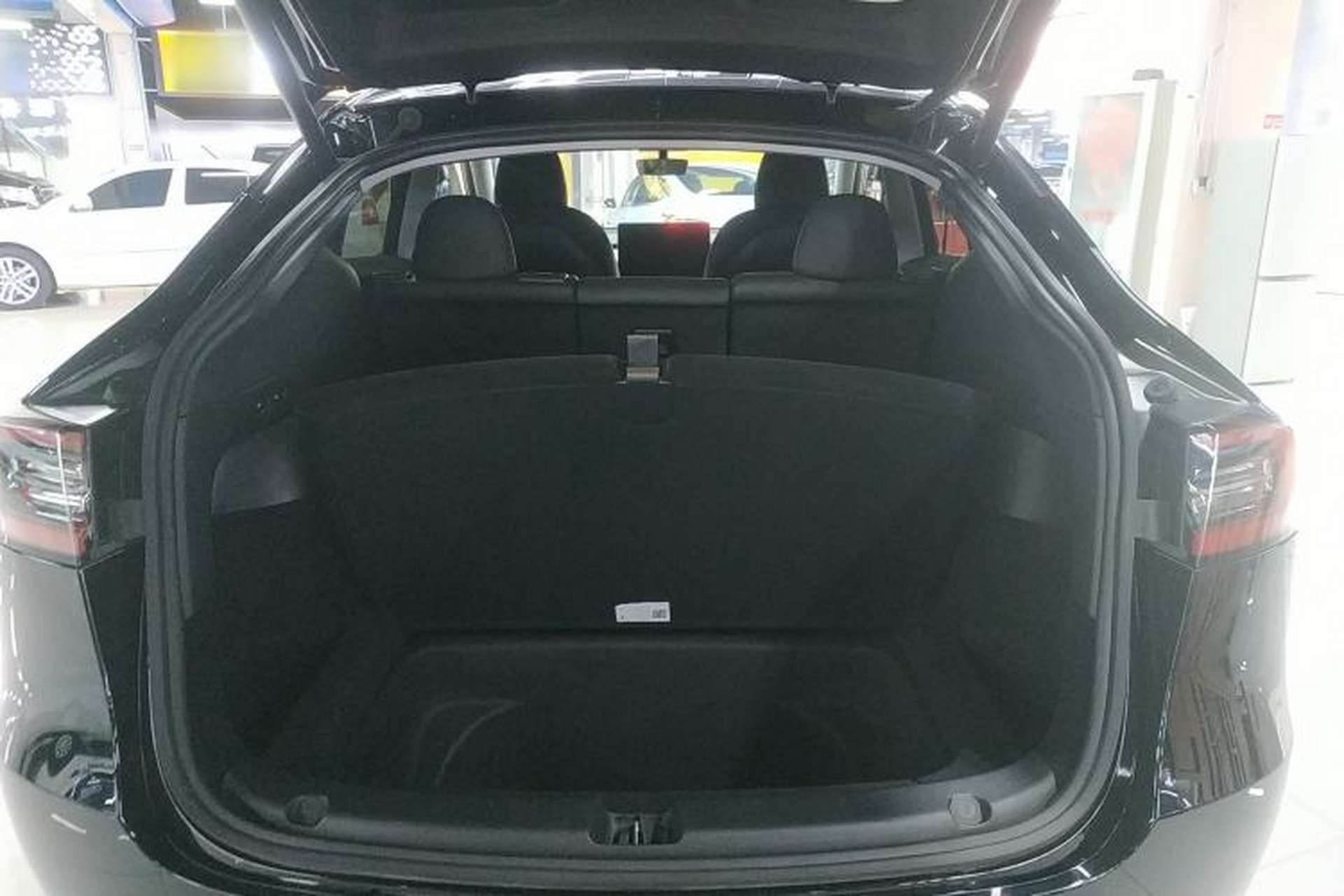 Used Tesla Model Y 2021 Standard Range Rear-Wheel Drive Version Trunk