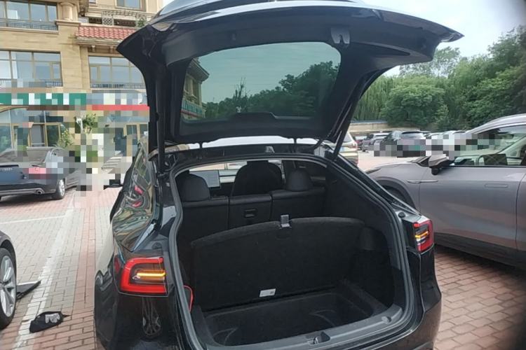 Used Tesla Model Y 2021 Long-Range All-Wheel-Drive Version Trunk