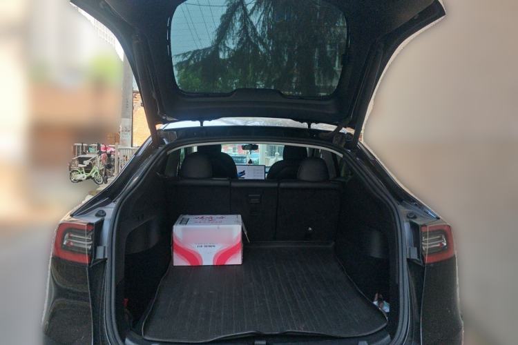 Used Tesla Model Y 2021 Standard Range Rear-Wheel Drive Version Trunk
