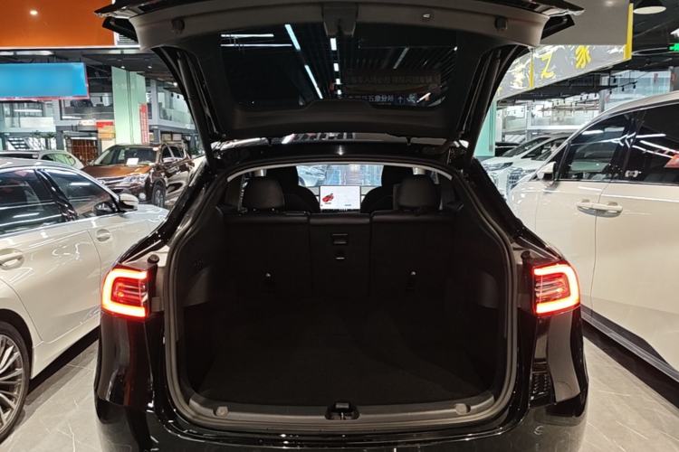Used Tesla Model Y 2021 Standard Range Rear-Wheel Drive Version Trunk