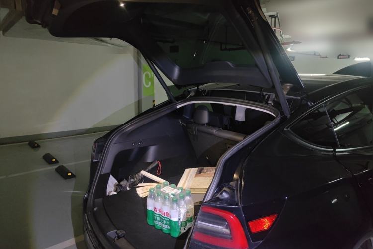 Used Tesla Model Y 2021 Standard Range Rear-Wheel Drive Version Trunk