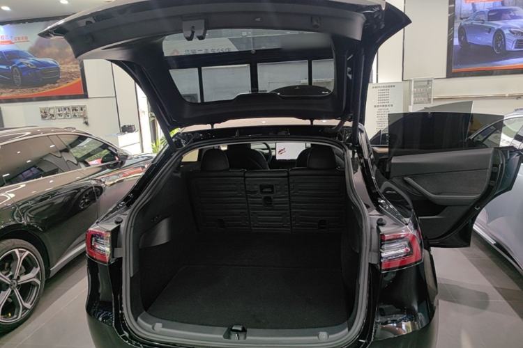 Used Tesla Model Y 2021 Standard Range Rear-Wheel Drive Version Trunk