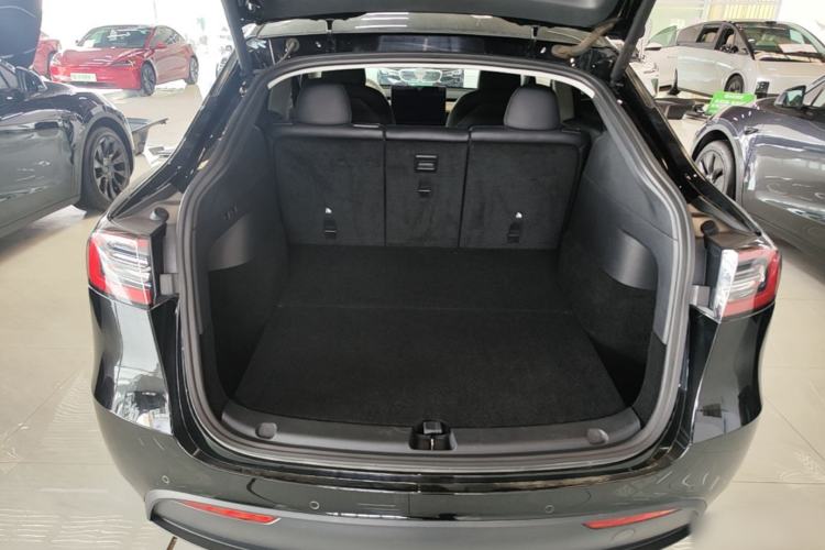 Used Tesla Model Y 2021 Standard Range Rear-Wheel Drive Version Trunk