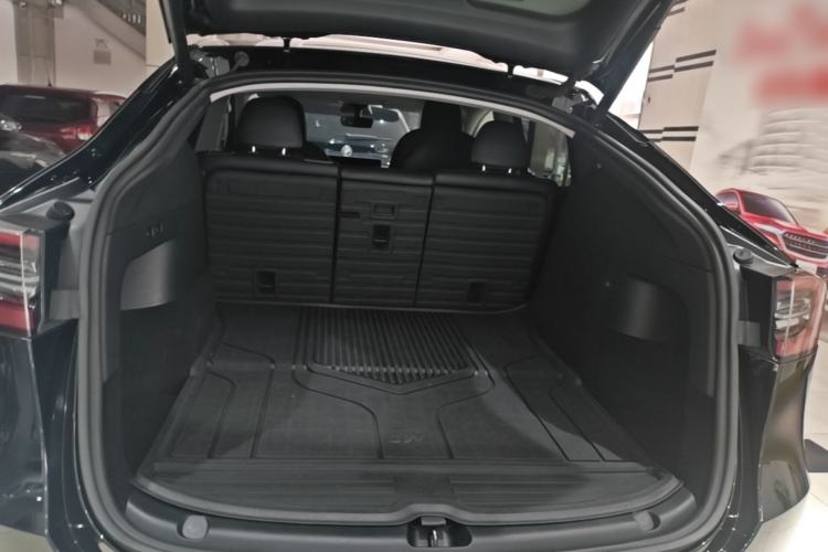 Used Tesla Model Y 2021 Standard Range Rear-Wheel Drive Version Trunk