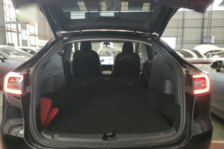 Used Tesla Model Y 2021 Long-Range All-Wheel-Drive Version Trunk