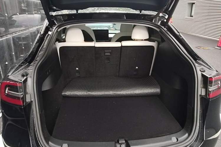 Used Tesla Model Y 2021 Performance High-Performance All-Wheel-Drive Version Trunk