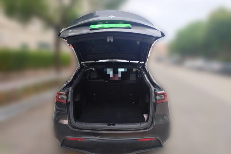 Used Tesla Model Y 2021 Long-Range All-Wheel-Drive Version Trunk