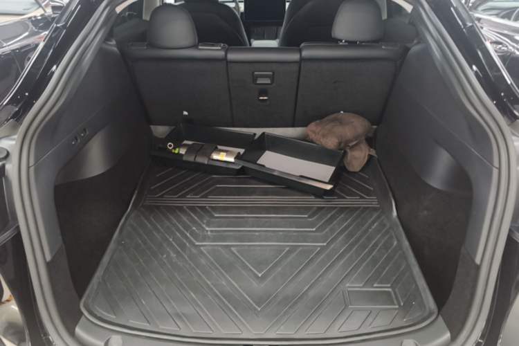 Used Tesla Model Y 2021 Long-Range All-Wheel-Drive Version Trunk
