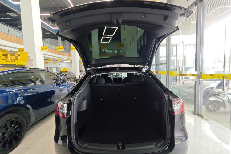 Used Tesla Model Y 2021 Long-Range All-Wheel-Drive Version 3D7 Trunk