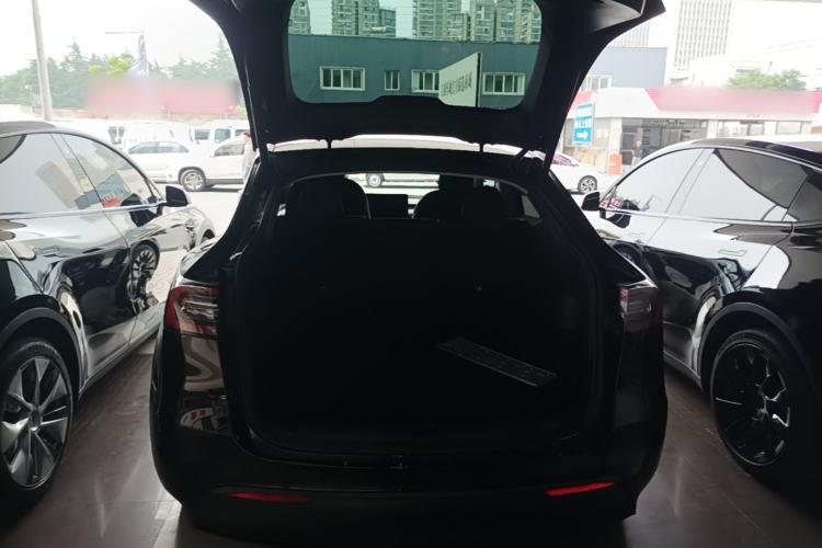 Used Tesla Model Y 2021 Standard Range Rear-Wheel Drive Version Trunk