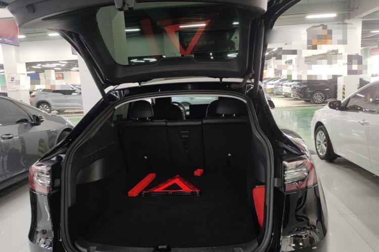 Used Tesla Model Y 2021 Long-Range All-Wheel-Drive Version Trunk