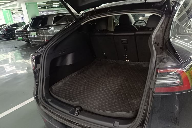 Used Tesla Model Y 2021 Standard Range Rear-Wheel Drive Version Trunk