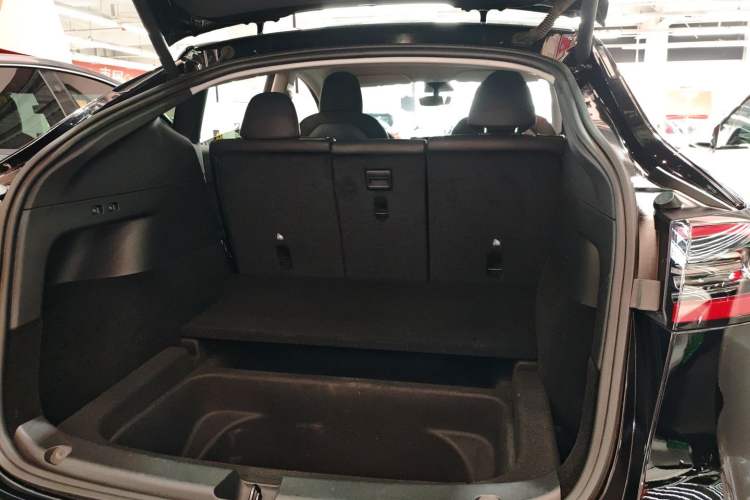 Used Tesla Model Y 2021 Standard Range Rear-Wheel Drive Version Trunk