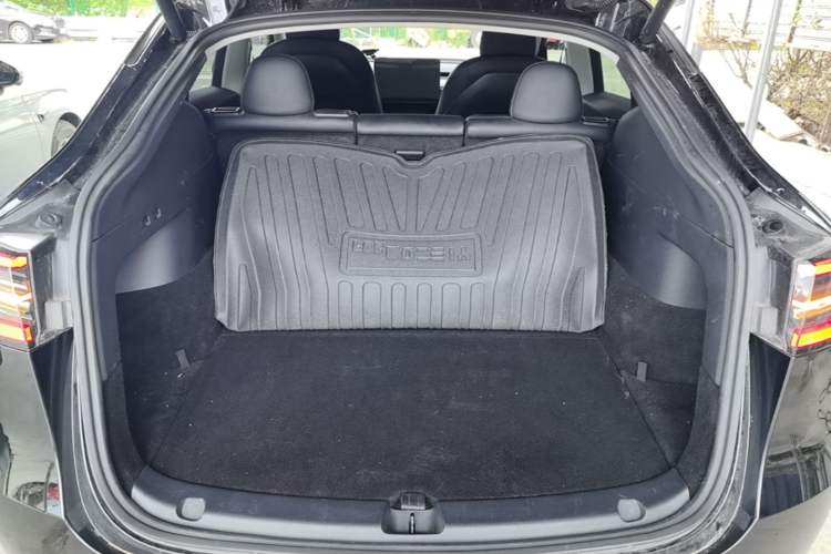 Used Tesla Model Y 2021 Standard Range Rear-Wheel Drive Version Trunk
