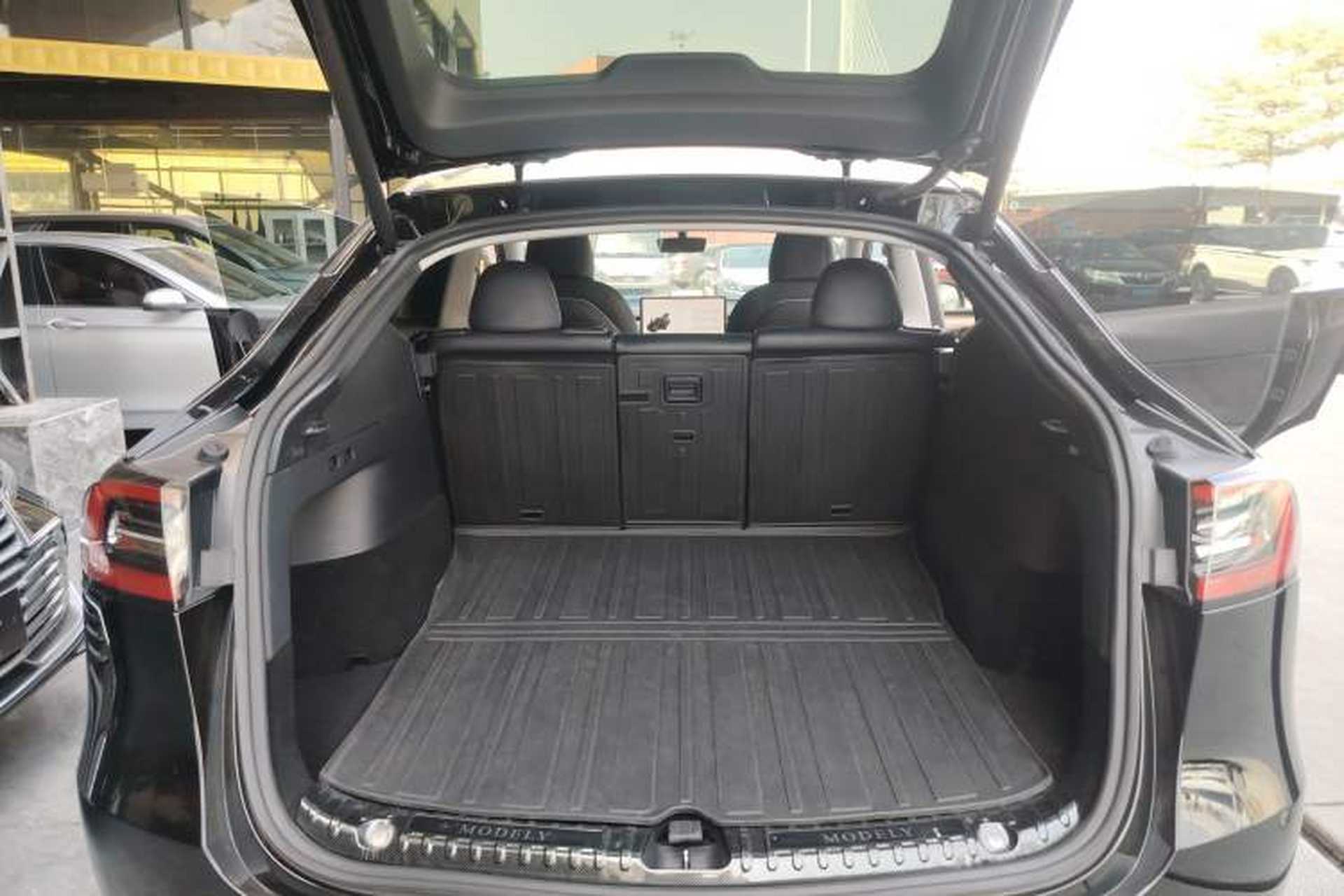 Used Tesla Model Y 2021 Standard Range Rear-Wheel Drive Version Trunk